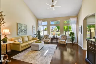 Photo #5: 6908590 Listing 