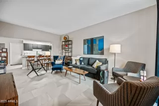 Photo #4: 6908688 Listing