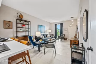 Photo #5: 6908688 Listing