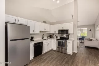 Photo #1: 6908716 Listing 