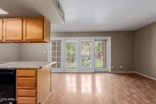 Photo #5: 6908719 Listing 