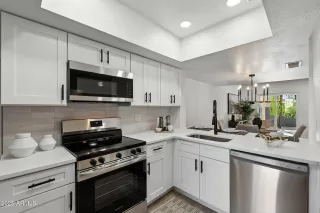 Photo #1: 6908742 Listing 