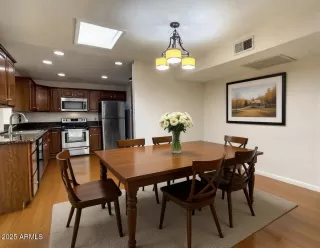 Photo #5: 6908785 Listing