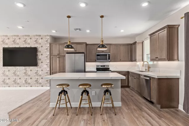 MLS: 6908970 Condo For Sale