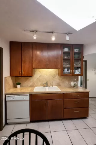 Photo #5: 6909186 Listing 