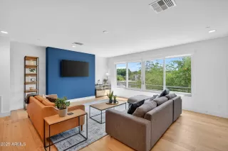 Photo #5: 6909307 Listing 