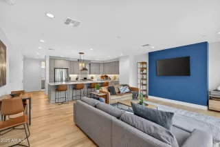 Photo #6: 6909307 Listing 