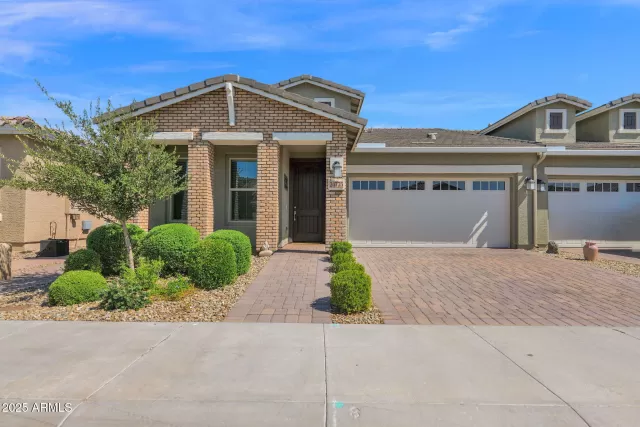 MLS: 6909371 Condo For Sale