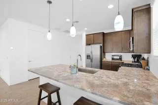 Photo #5: 6909371 Listing 