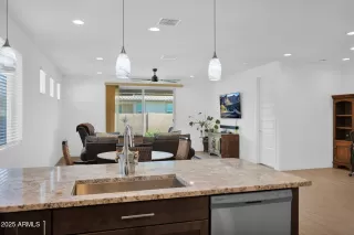 Photo #6: 6909371 Listing 