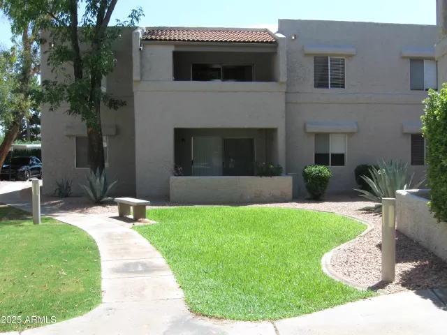 MLS: 6909568 Condo For Sale