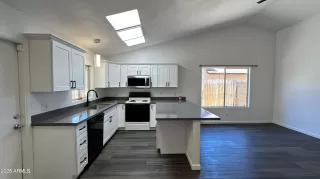 Photo #5: 6909721 Listing 