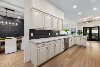 Photo #4: 6909864 Listing