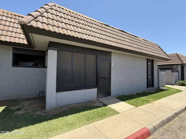 MLS: 6909901 Condo For Sale