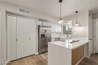 Photo #3: 6909920 Listing