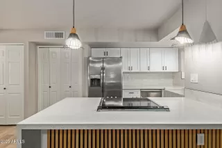 Photo #4: 6909920 Listing