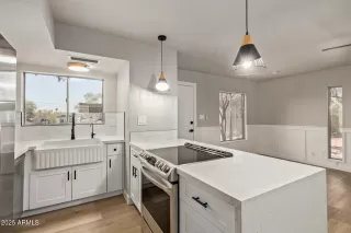 Photo #5: 6909920 Listing