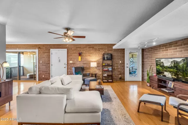 MLS: 6909942 Condo For Sale