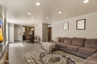 Photo #5: 6909989 Listing 