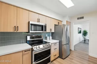 Photo #5: 6910036 Listing