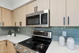 Photo #6: 6910036 Listing
