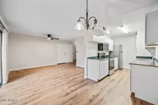 Photo #6: 6910100 Listing