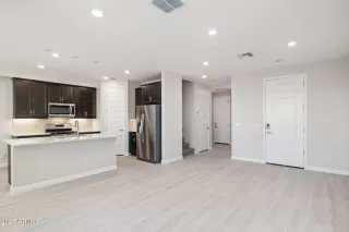 Photo #3: 6910172 Listing