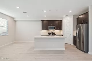 Photo #4: 6910172 Listing