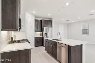 Photo #6: 6910172 Listing