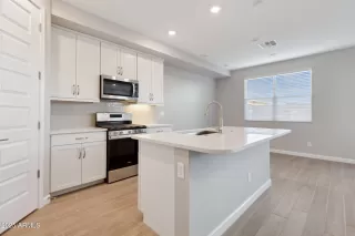 Photo #3: 6910193 Listing