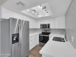 Photo #1: 6910342 Listing 