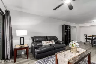 Photo #6: 6910466 Listing 