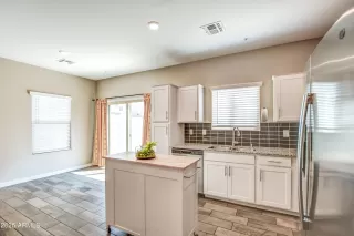 Photo #4: 6910689 Listing 