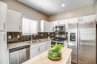 Photo #5: 6910689 Listing 