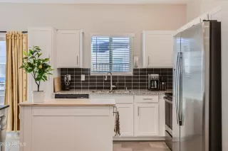 Photo #6: 6910689 Listing 