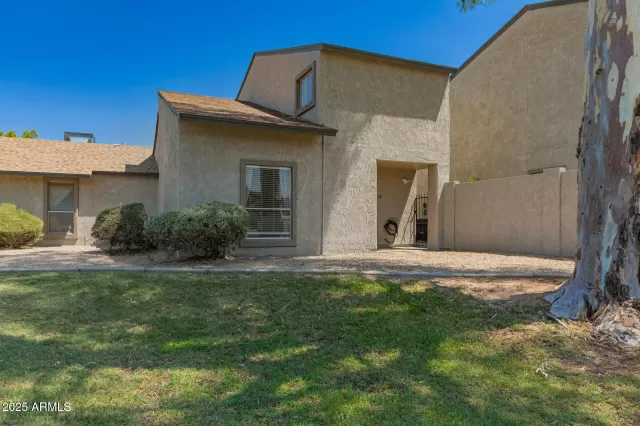 MLS: 6910872 Condo For Sale