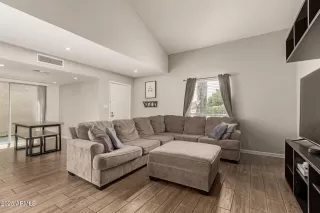 Photo #3: 6910872 Listing
