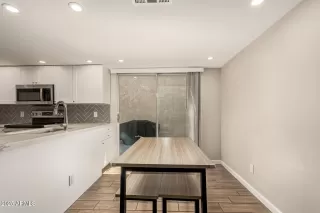 Photo #5: 6910872 Listing