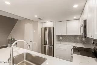 Photo #6: 6910872 Listing