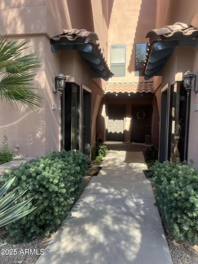 MLS: 6910894 Condo For Sale