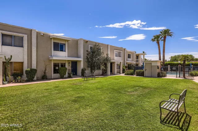 MLS: 6910912 Condo For Sale