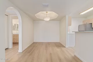 Photo #5: 6910962 Listing 