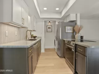 Photo #6: 6911105 Listing