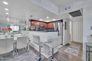 Photo #6: 6911320 Listing 