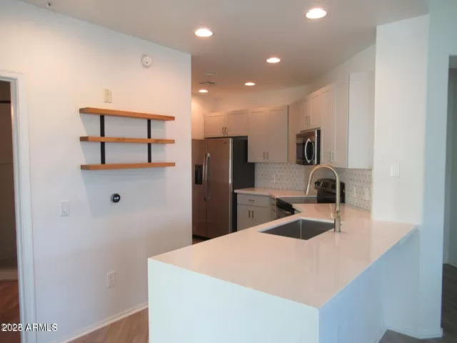MLS: 6911643 Condo For Sale