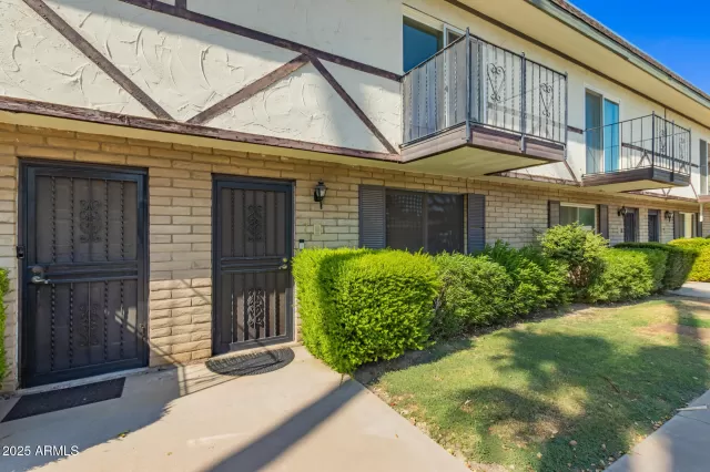 MLS: 6911745 Condo For Sale