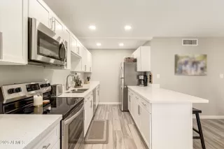 Photo #5: 6911745 Listing