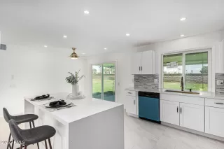 Photo #1: 6911796 Listing 