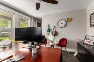 Photo #4: 6911800 Listing