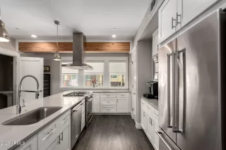 Photo #6: 6911800 Listing